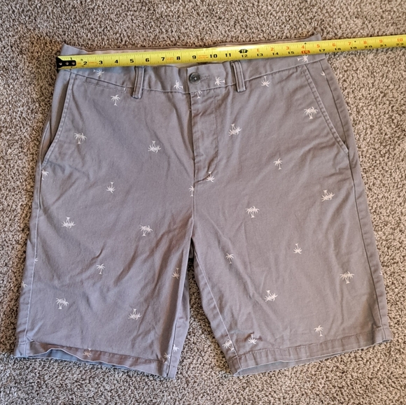 Old Navy Ultimate Slim Gray Shorts With White Palm Trees Men's Size 34 - Picture 5 of 7